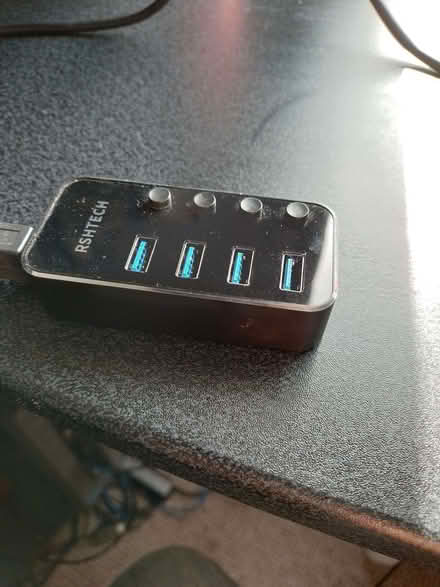 Photo of free 4 port USB3 hub with individual switched ports (Leeds LS28) #1
