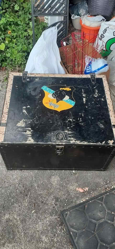 Photo of free Old trunk (Crestwood near Princeton Halls) #3