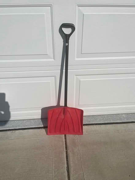 Photo of free Kids Shovel (Maywood) #1