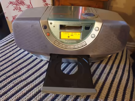 Photo of free Panasonic Mini hifi - cd faulty (Warley HX2) #1