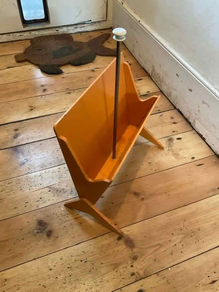 Photo of free 1960s magazine rack (Twickenham TW1 (St Margarets)) #1