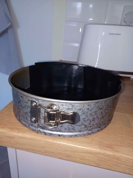 Photo of free Cake Tin (Oswestry SY11) #1