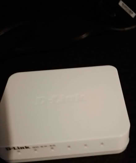 Photo of free D-Link Gigabit 5-port switch (Leeds LS28) #4