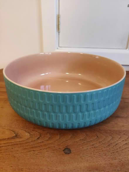 Photo of free Habitat large serving bowl (BA1) #1