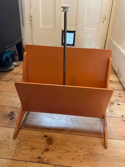 Photo of free 1960s magazine rack (Twickenham TW1 (St Margarets)) #2