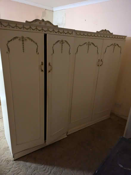 Photo of free Ornate cream bedroom suite (PH10 Kirkton of Lethendy) #2