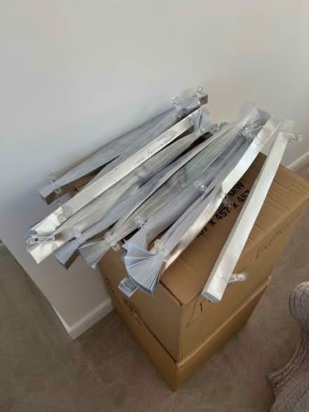 Photo of free 10 White Temporary Blinds for Windows (Maldon Wick CM9) #1