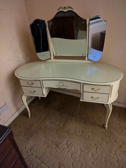 Photo of free Ornate cream bedroom suite (PH10 Kirkton of Lethendy) #1