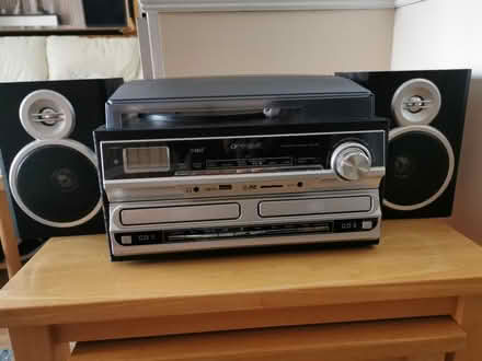 Photo of free Stereo system (Adeyfield. HP2) #1