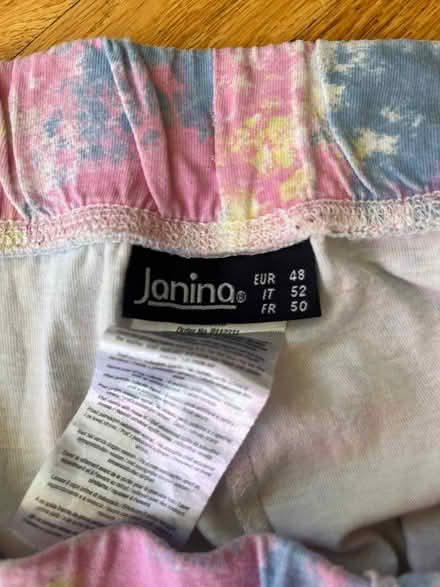 Photo of free tie-dye ladies shorts, size 16 (Wilcox High School, Monroe St) #3