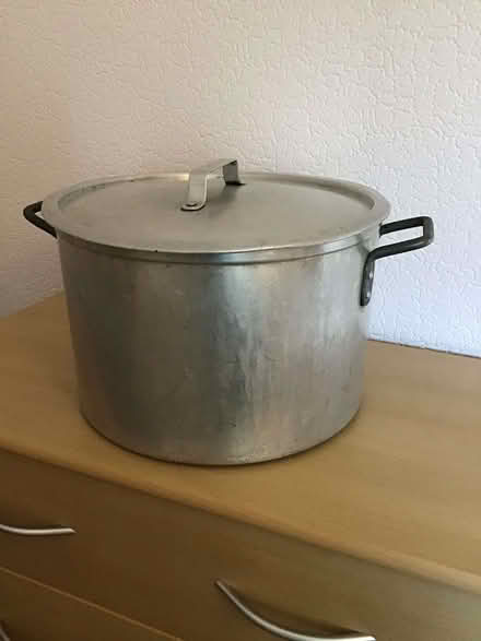 Photo of free Large aluminium pan with lid (Great Asby CA16) #1