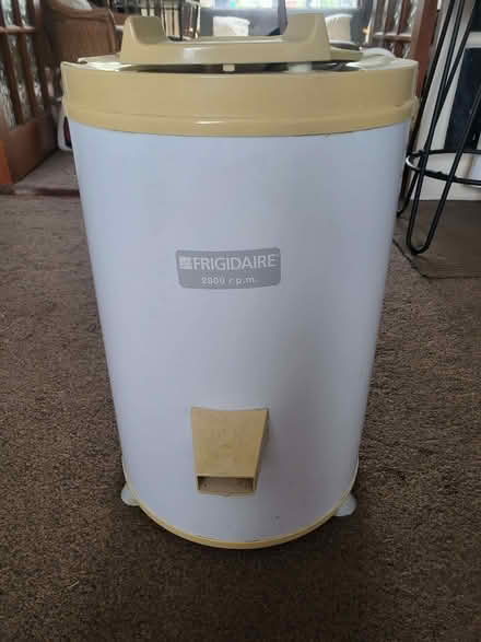 Photo of free Frigidare spin dryer (Bricket Wood AL2) #1