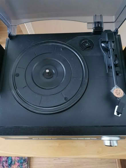 Photo of free Stereo system (Adeyfield. HP2) #3