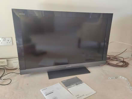 Photo of free Sony TV Bravia 37" with manuals (Finchley N3) #1