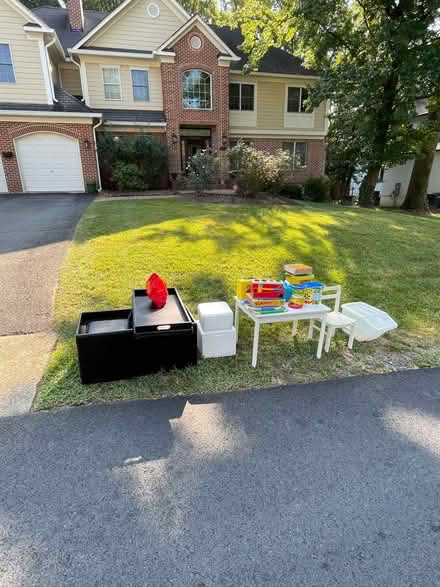 Photo of free Curb alert (Earnestine Street, McLean) #1