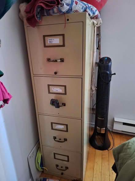 Photo of free Metal file cabinet 4 drawers (Parkdale, west toronto) #1