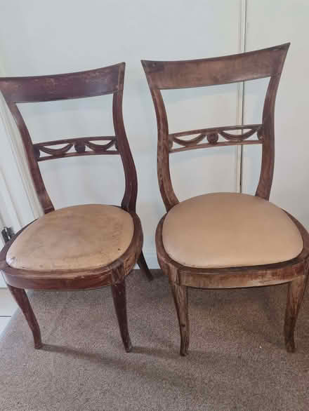Photo of free 2x lovely old wooden dining chairs for upcycling (Ebley GL5) #1