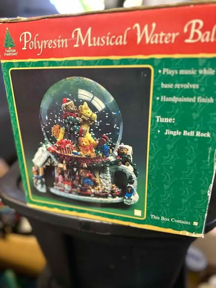 Photo of free Miscellaneous Christmas items (South Elgin) #1