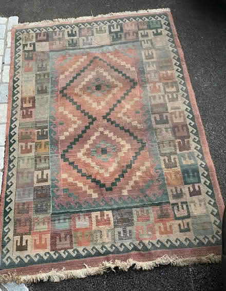 Photo of free Rug (Sanderstead) #1