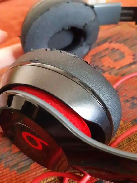 Photo of free Beats audio solo headphones w jack (CR7 Thornton Heath) #2