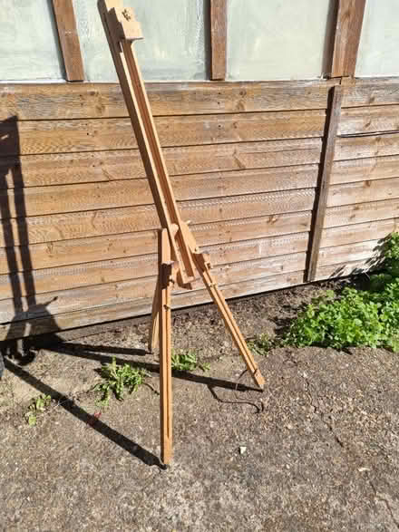 Photo of free Windsor and Newton easel (KT8) #1