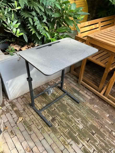 Photo of free Small computer table (SE5) #1
