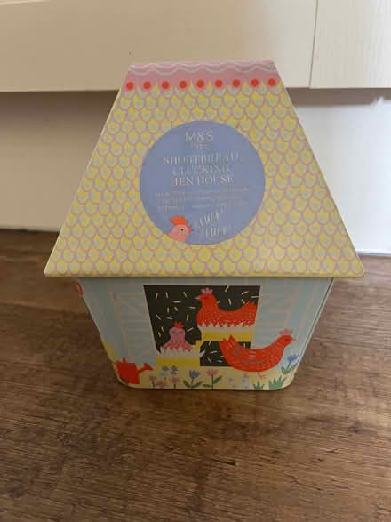 Photo of free fun small biscuit tin (Rowsley DE4) #1