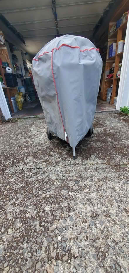 Photo of free Weber charcoal BBQ & cover (Seahurst (West Burien)) #2