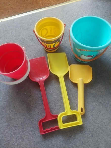 Photo of free Buckets and spades (Warwick CV34) #1