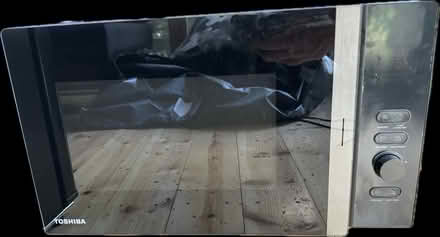 Photo of free Toshiba 800w 20L Microwave Oven (Highbury Barn N5) #1
