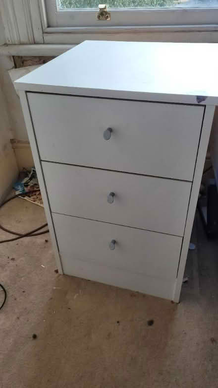 Photo of free White 3 draw bedside table (Cottingham Hu16) #1