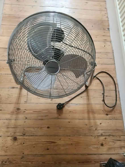 Photo of free Large floor fan (Nr Turnpike Lane, N15) #1