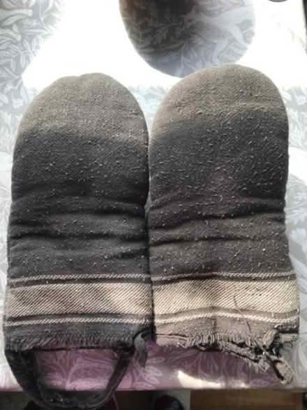 Photo of free Oven gloves (hornsey N8) #1
