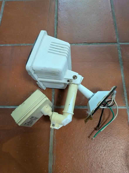 Photo of free Outdoor light with motion sensor (Glebe / Dow's Lake) #4