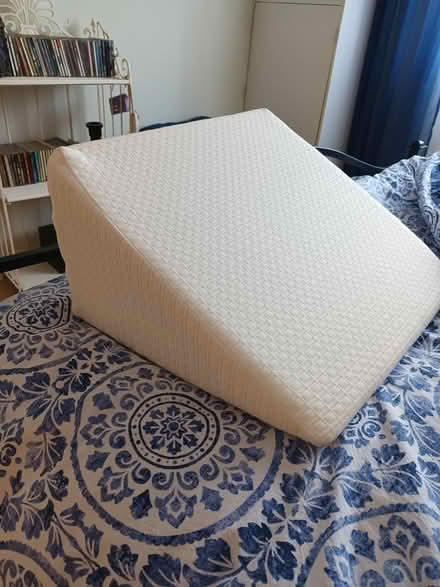 Photo of free Memory foam Wedge pillow (Ditton) #2