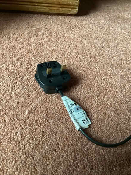 Photo of free Floor lamp, needs new plug (M16 Trafford) #2