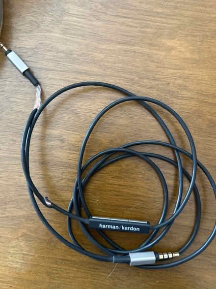 Photo of free Harman/kardon headphones (Campbell) #4
