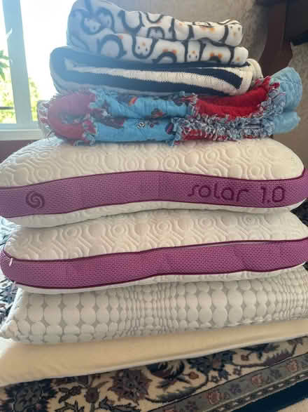 Photo of free Pillows and children’s blankets (Third line and Dundas) #1