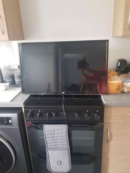Photo of free 32inc smart tv/ dvd NOT WORKING (Stevenage SG2) #1