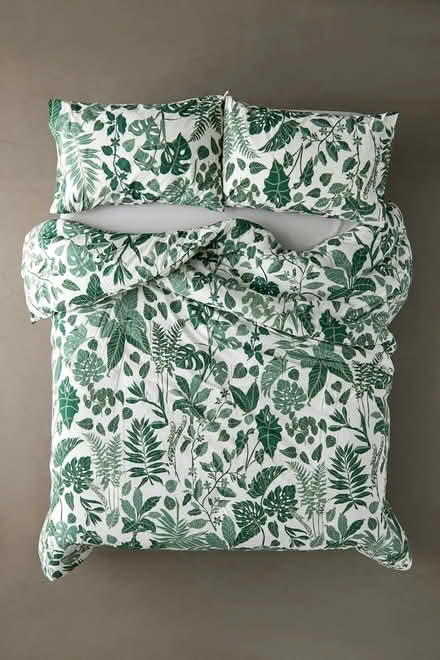 Photo of free Full/Queen duvet cover set (Gramercy Park) #1