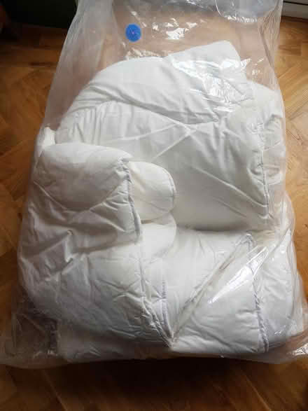 Photo of free Kingsize 10.5 tog washable quilt (CH47) #2