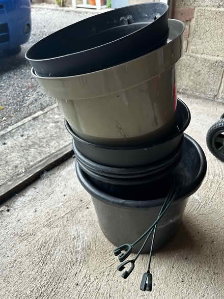 Photo of free Pots, roll holder, shelf (SN10 5EA) #1