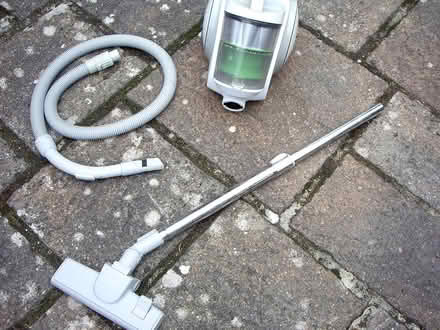 Photo of free Tesco 900W vacuum cleaner (Whitley SN12) #4