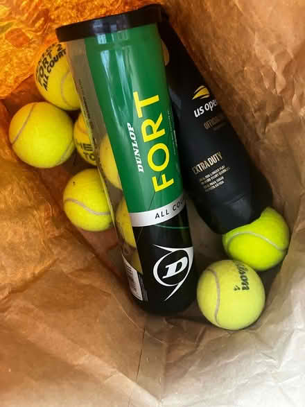 Photo of free ๐พUsed Tennis Balls for dogs (Tetbury) #1