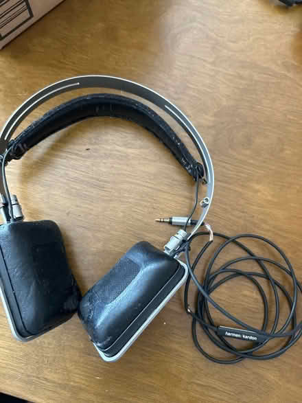 Photo of free Harman/kardon headphones (Campbell) #1