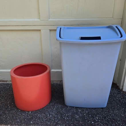 Photo of free Rubbermaid 13 gal bin & orange pot (Groton/Ayer line of rt 111) #1