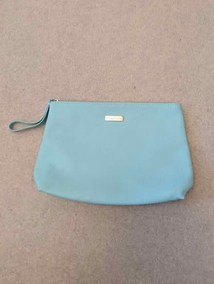 Photo of free Clarins wash bag (Chesser EH14) #1