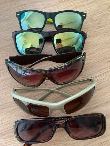 Photo of free Sunglasses (GU14) #1