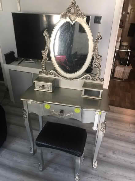 Photo of free Dressing table and mirror (Greenwich SE10) #1