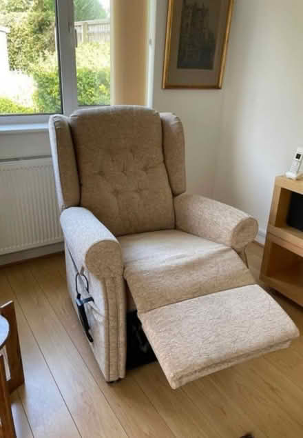 Photo of free Electric riser / recliner chair (Littlemore OX4) #1